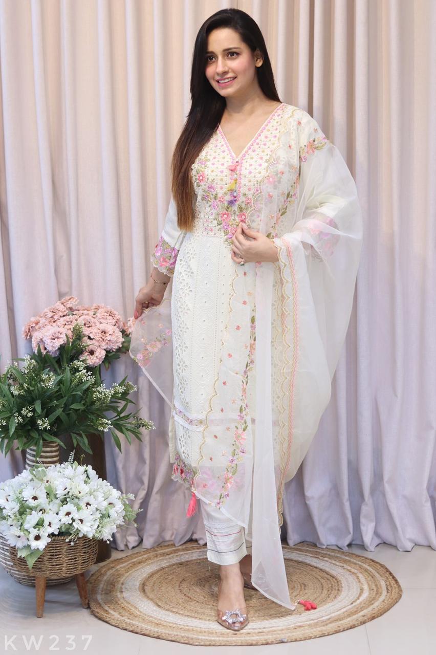 Muslin Schiffli Kurti Set