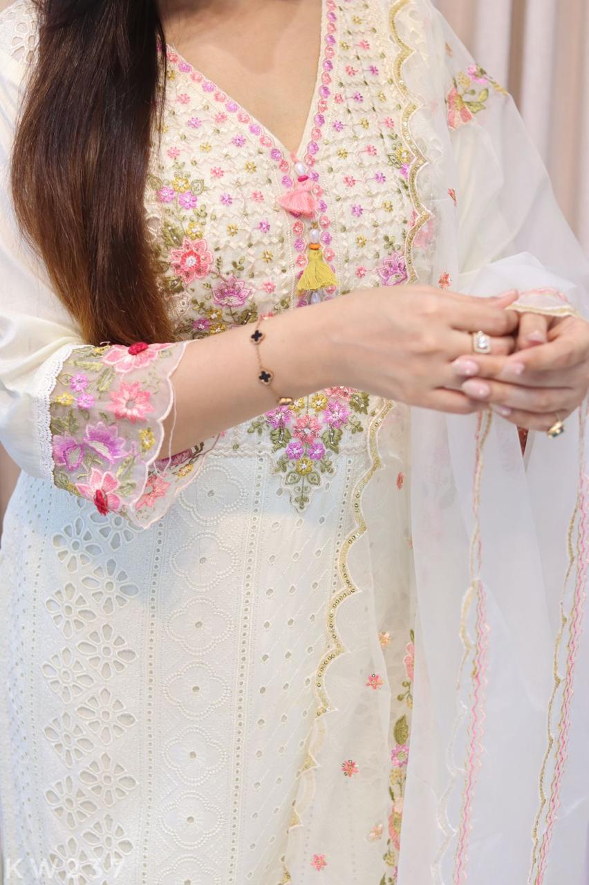 Muslin Schiffli Kurti Set