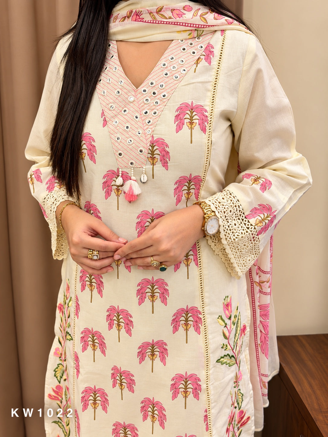KW1022 pink pure cotton printed kurti neckline detail