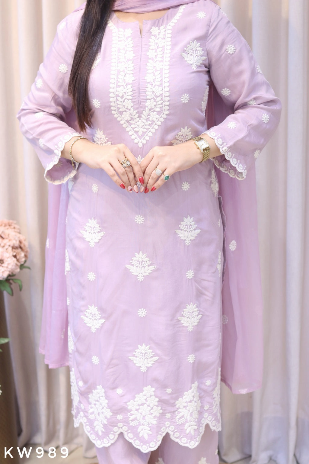 KW989 Lavender Chikankari embroidery detail